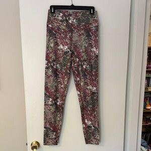 VITALITY Abstract Camo Leggings in Maroon, Olive & Cream